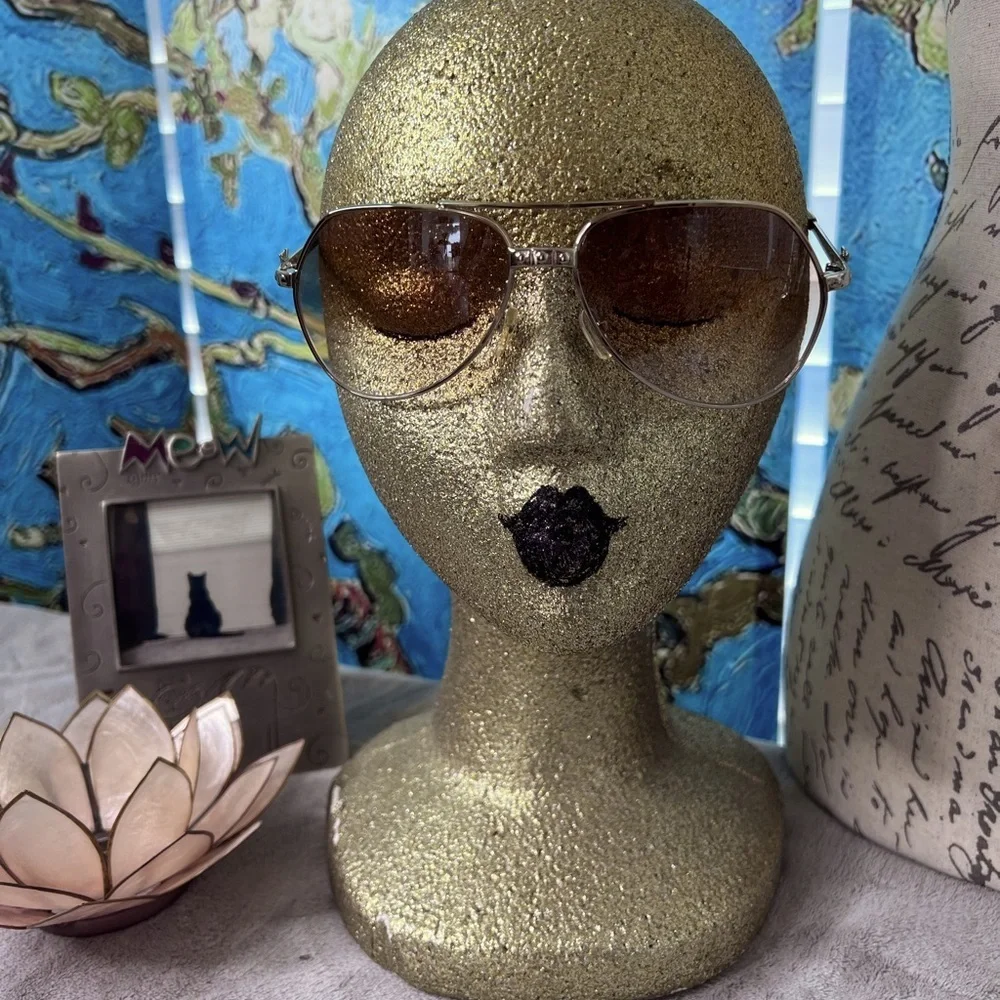 Sporty, gold aviator sunglasses